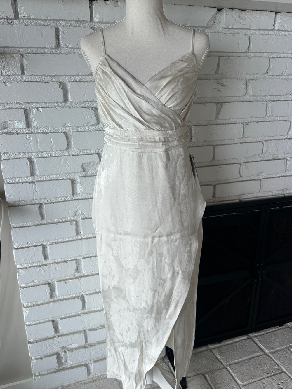 Express NWT Cream Jacquard Floral Wrap Midi Dress Bridal - Size 6